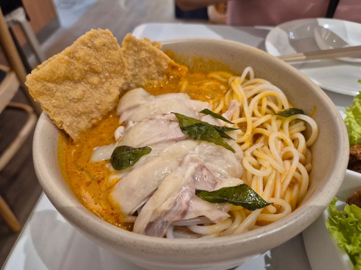 Tian Tian Hainanese Chicken Rice Mdm Foo's Steamed Chicken Curry 