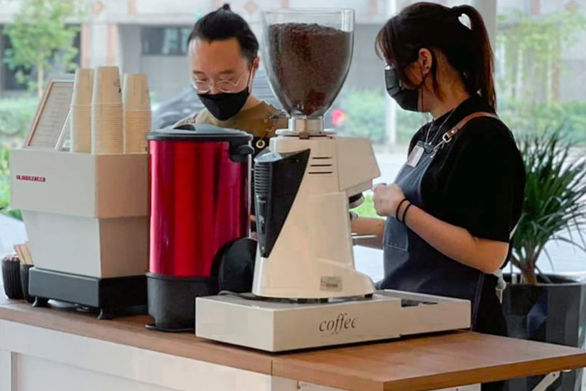 coffeecart - people preparing coffee