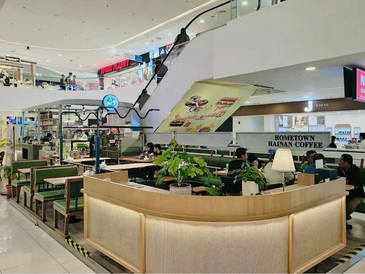 Hometown Hainan Coffee - Dining area