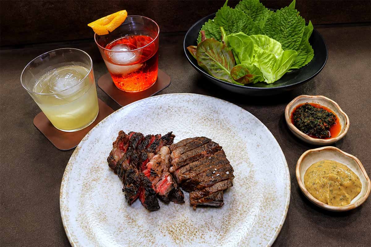 Liora - steak plating