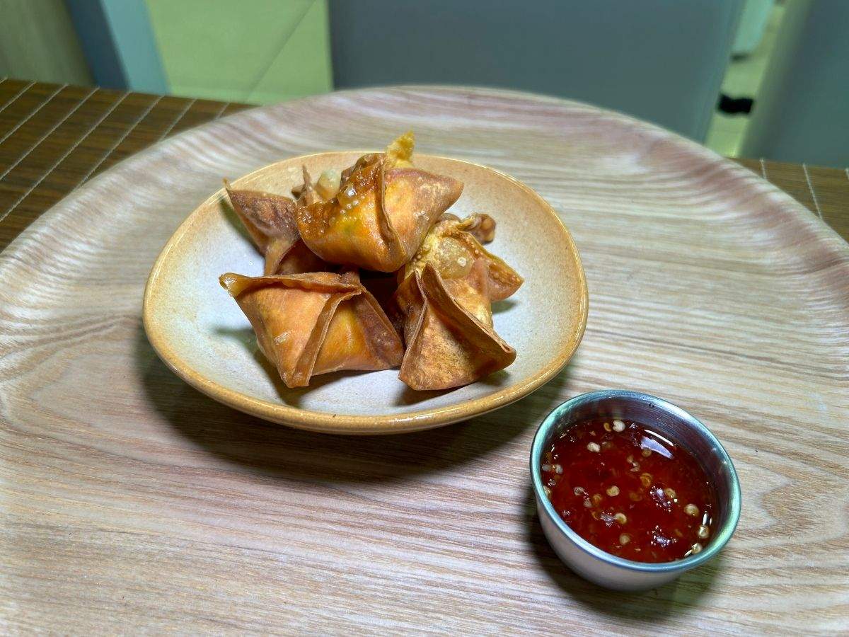 sushi pinch - crab rangoon