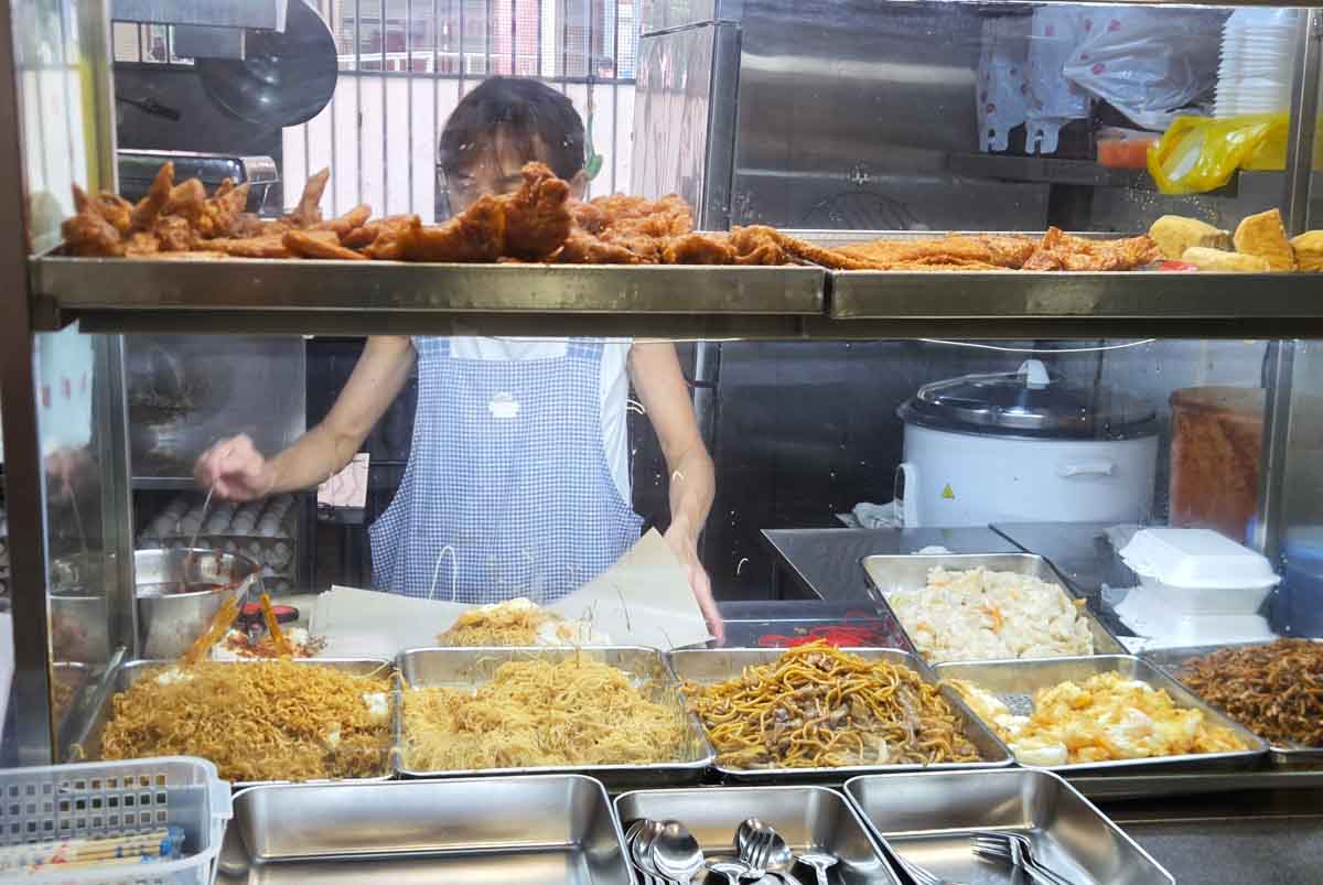327 bee hoon - dishes on display