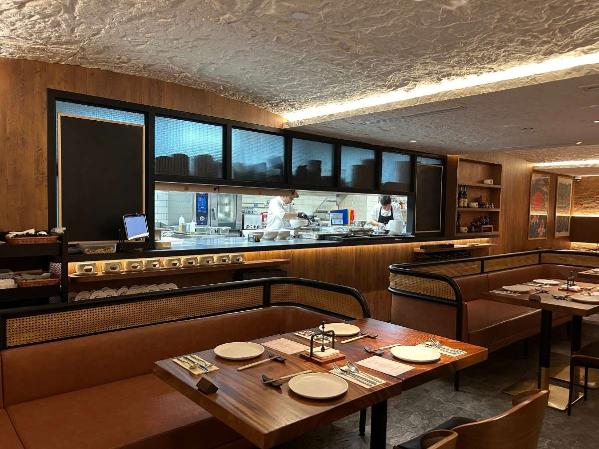 Maison Yoshoku - interior