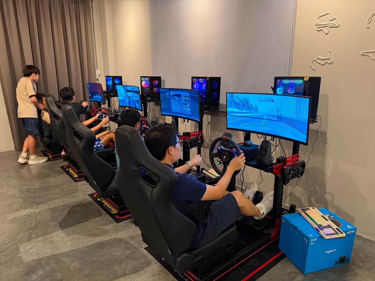 GT Social Cafe - Gaming setup