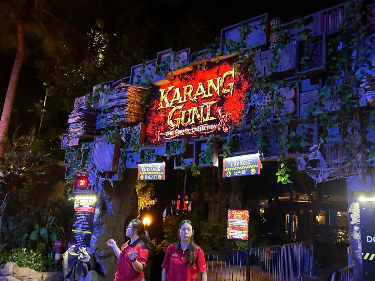 Halloween Horror Nights 14 - Karang Guni: The Cursed Collection exterior