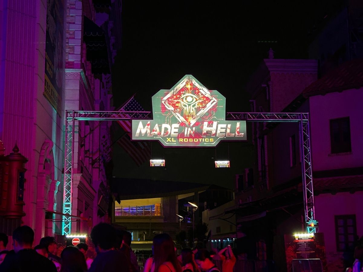 Halloween Horror Nights 14 - Made in Hell: XL Robotics exterior