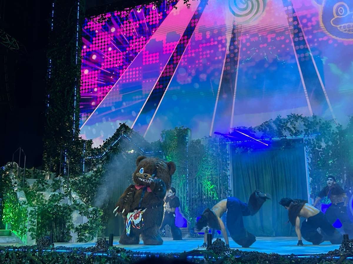 Halloween Horror Nights 14 - hamikuma and scare bears