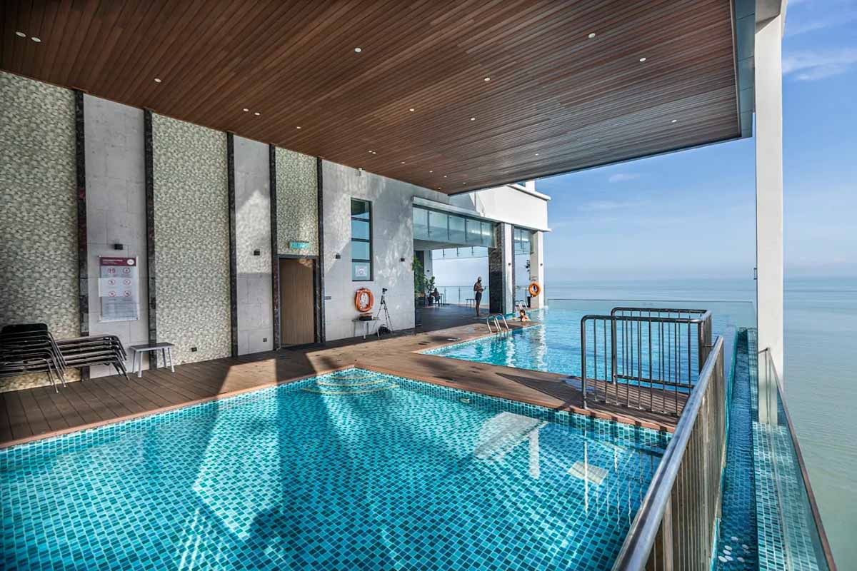 Hompton by the Beach - Pool