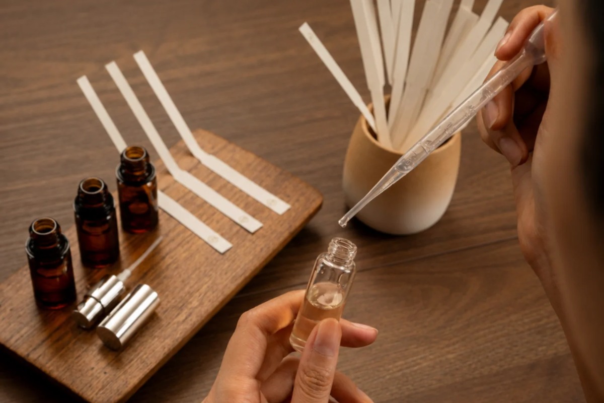 workshop - making perfume in vial