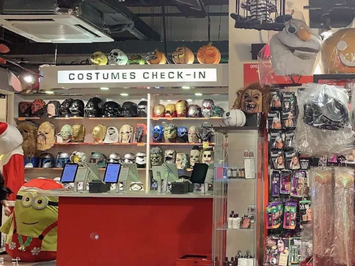 Best costume shops - Costumes 'n' Parties interior