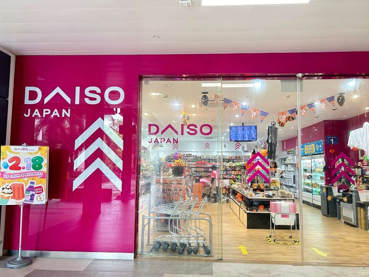 Best costume shops - DAISO exterior