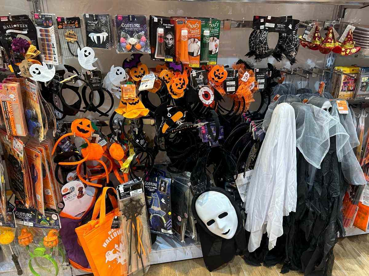Best costume shops - DAISO masks