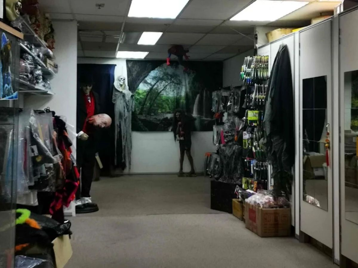 Best costume shops - ministry of costume interior