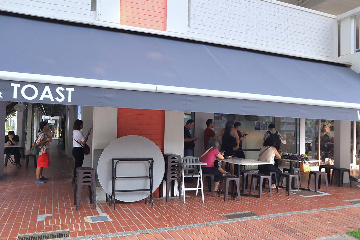 wok & toast - queue
