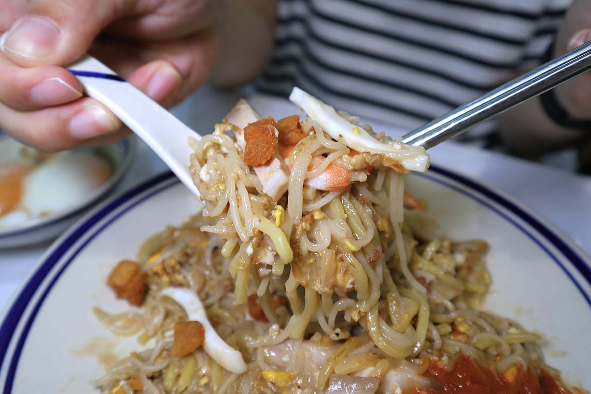 wok & toast - hokkien mee closeup