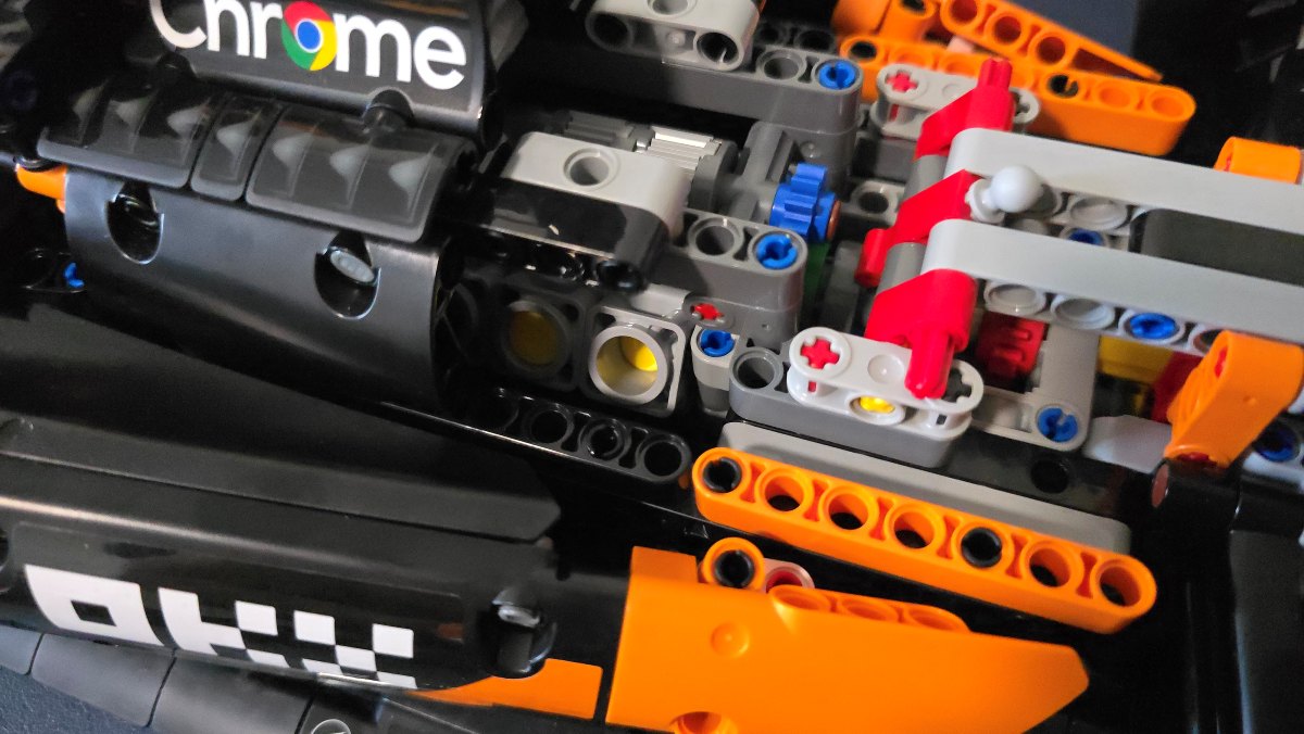 LEGOxF1 2026 - McLaren MCL39 F1 Car - own build engine detail