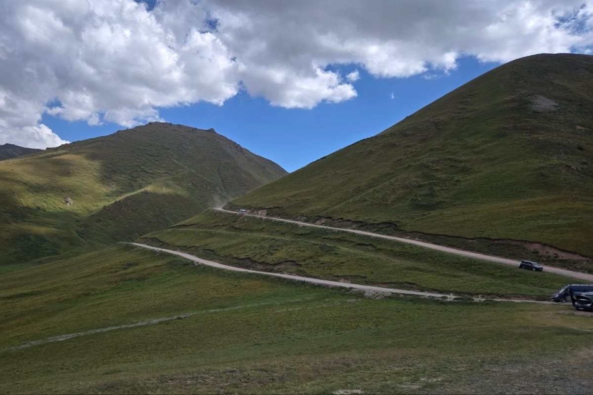 kyrgyzstan - switchbacks