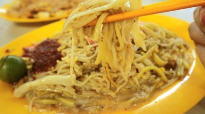 sumo fried hokkien prawn mee - closeup of noodles
