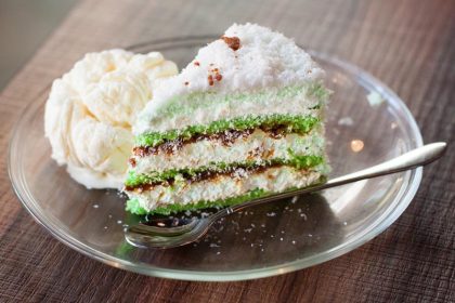 Noosh ondeh ondeh cake