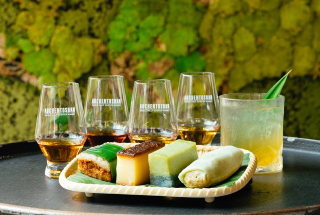 Image of whiskky and kueh