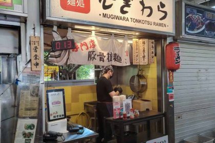 mugiwara tonkotsu - stall front