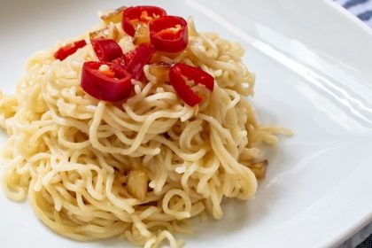 Featured Simple Stay Home Recipes Cheesy Garlic Instant Noodles 4