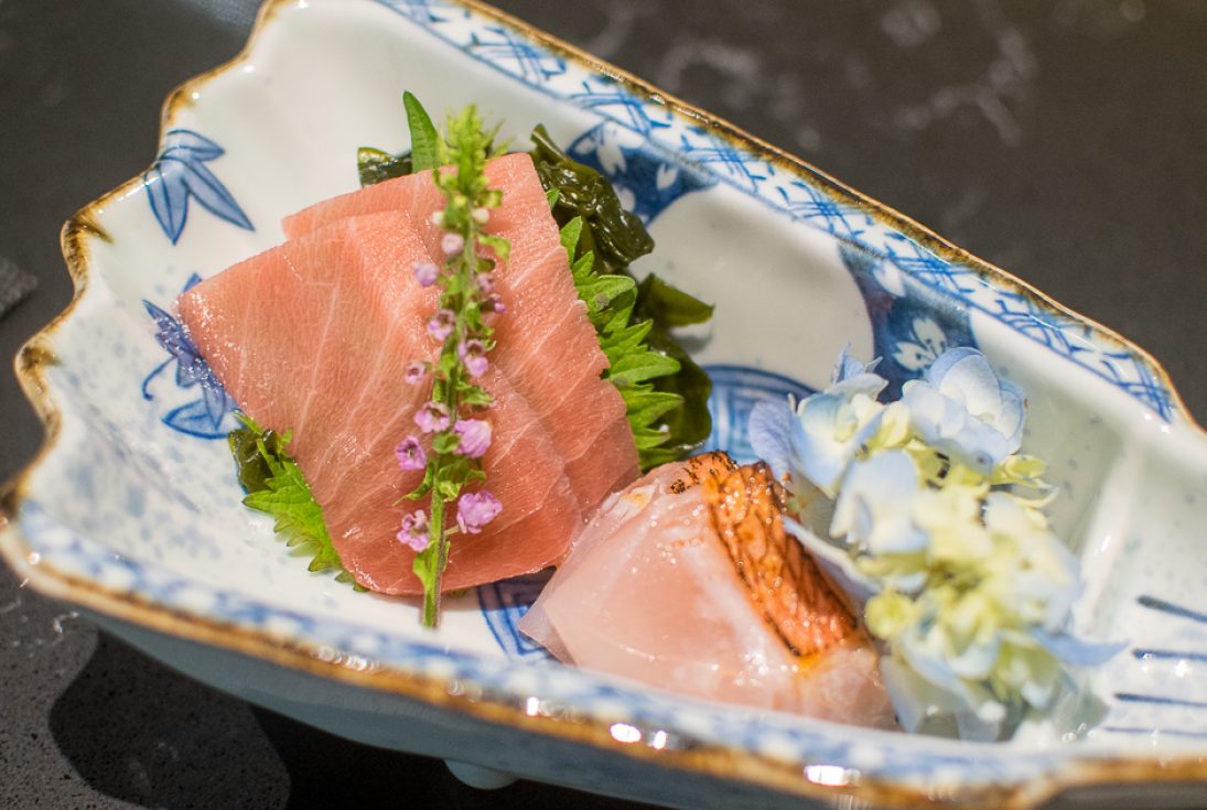 A close up of chutoro