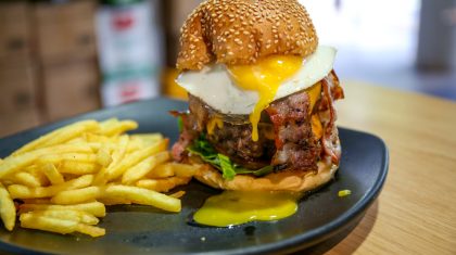 smokin joe - double cheese burger with bacon and egg